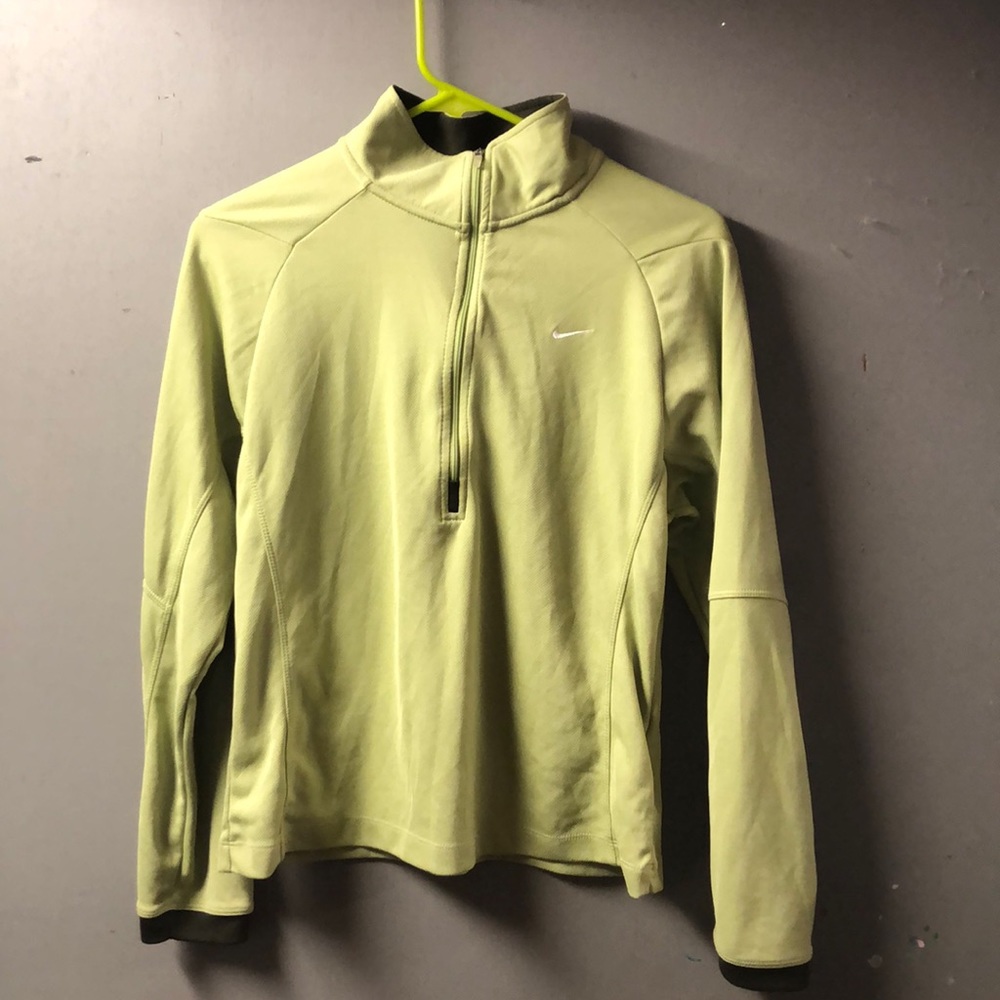 Nike women’s Performance pullover size M green